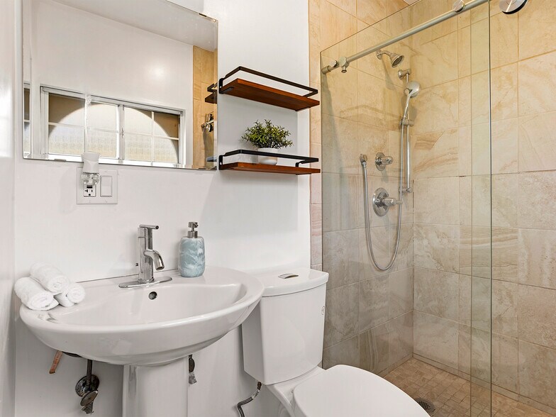 More Photos Of 1825 Altivo Way, Los Angeles Multifamily For Sale