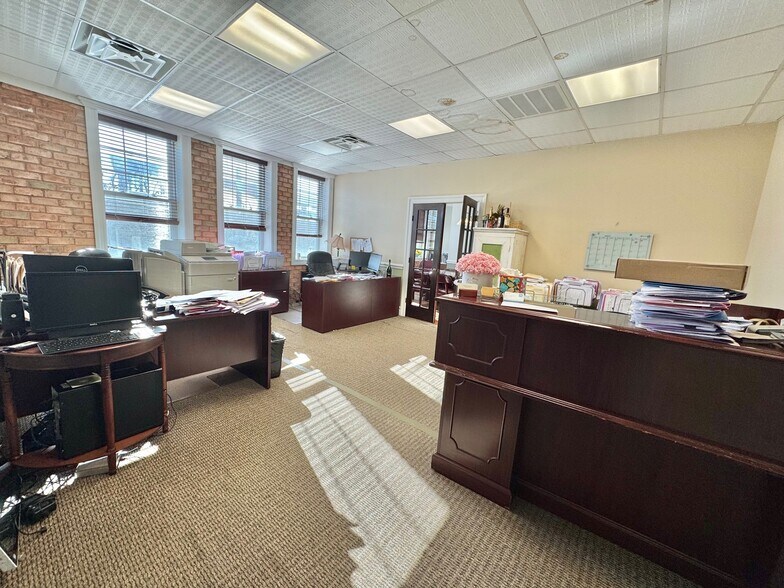 More Photos Of 2600-2610 Pettit Ave, Bellmore Storefront Retail Office For Sale