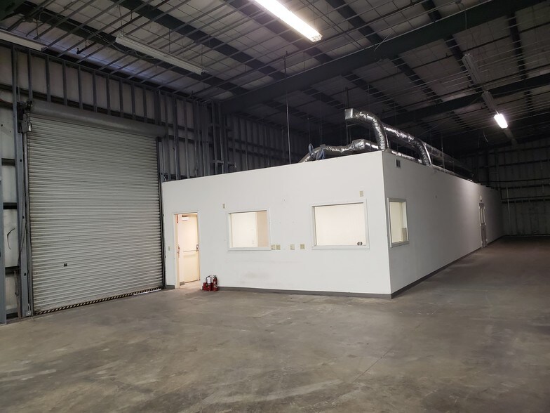 More Photos Of 5300 Ulmerton Rd, Clearwater Industrial For Lease
