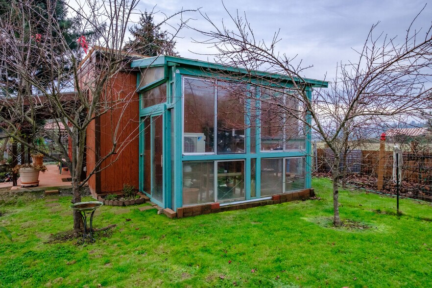 More Photos Of 909 Curry Rd, Roseburg Specialty For Sale