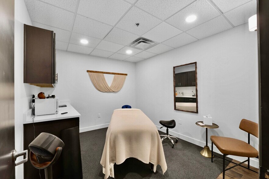 More Photos Of 5620 W Thunderbird Rd, Glendale Medical For Sale