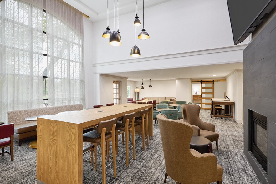 More Photos Of 300 W Romeo B Garrett Ave, Peoria Hotel For Sale