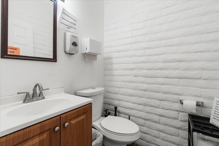 More Photos Of 297 S Main St, Cottonwood Storefront Retail Office For Sale