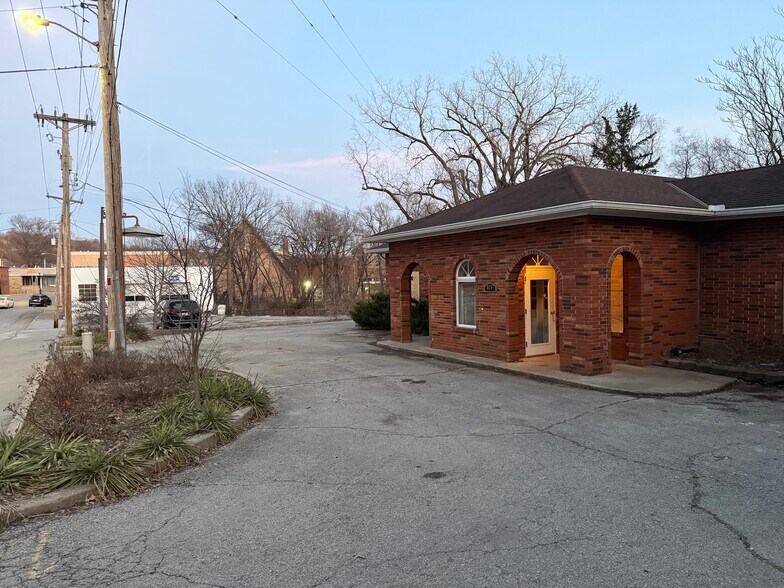 More Photos Of 321 W Broadway St, Excelsior Springs Office For Sale