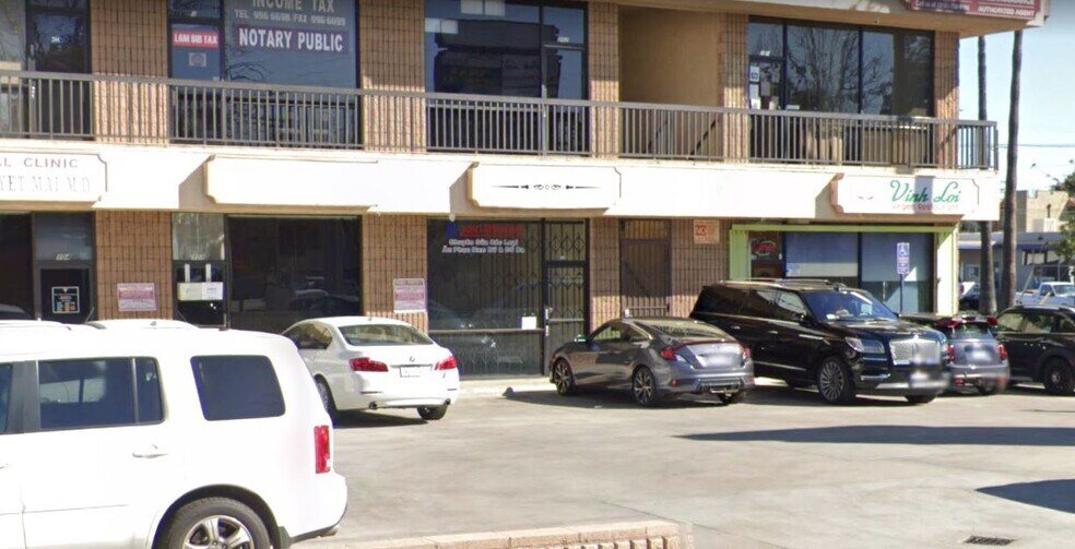 More Photos Of 18625 Sherman Way, Reseda Office For Lease