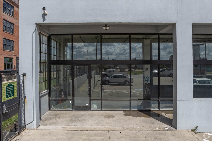 More Photos Of 800 Sampson St, Houston Loft Creative Space For Lease