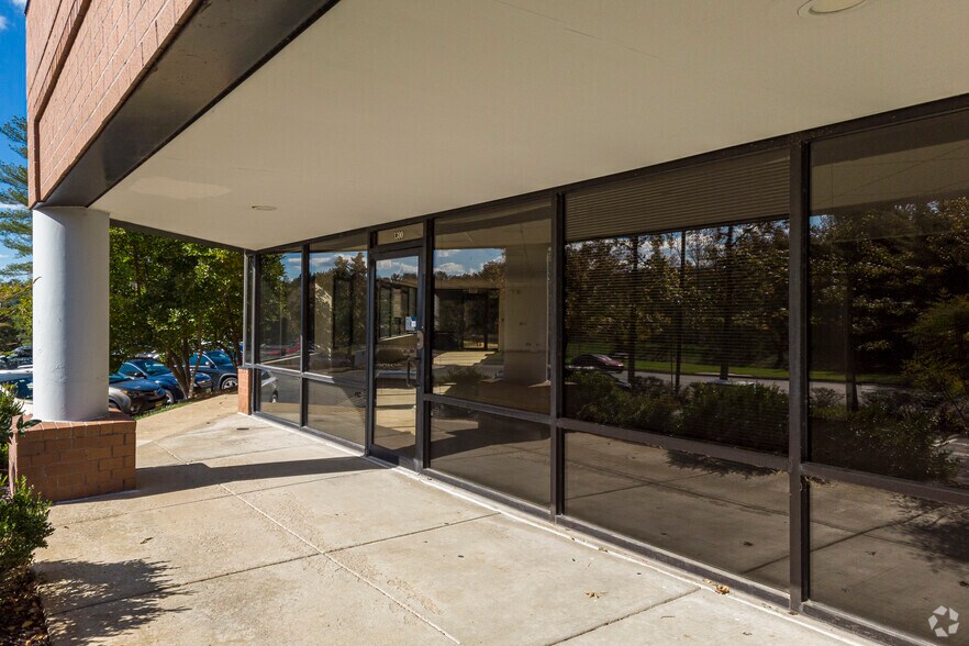 More Photos Of 8560 Cinder Bed Rd, Lorton Light Distribution For Lease