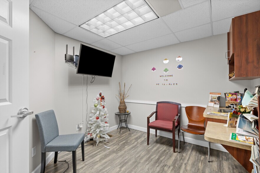 More Photos Of 10131-10137 West Florissant Ave, Saint Louis Office For Sale