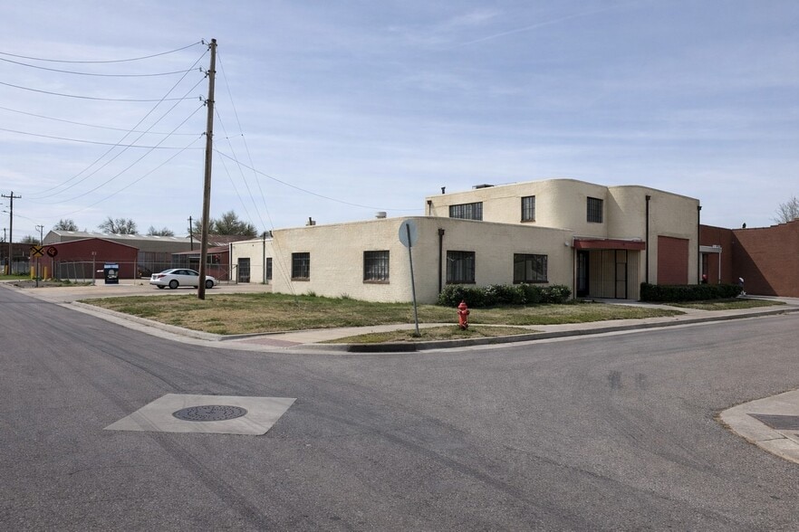 More Photos Of 1704 NW 6th St, Oklahoma City Warehouse For Lease