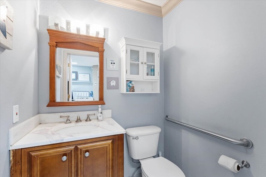 More Photos Of 235-237 John Knox Rd, Tallahassee Medical For Sale