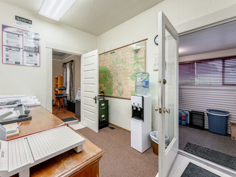 More Photos Of 737 NW Adams St, Mcminnville Office For Sale