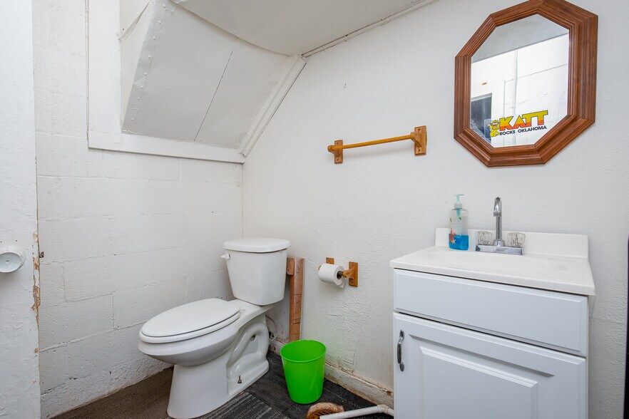 More Photos Of 8604 N Sooner Rd, Oklahoma City Restaurant For Sale