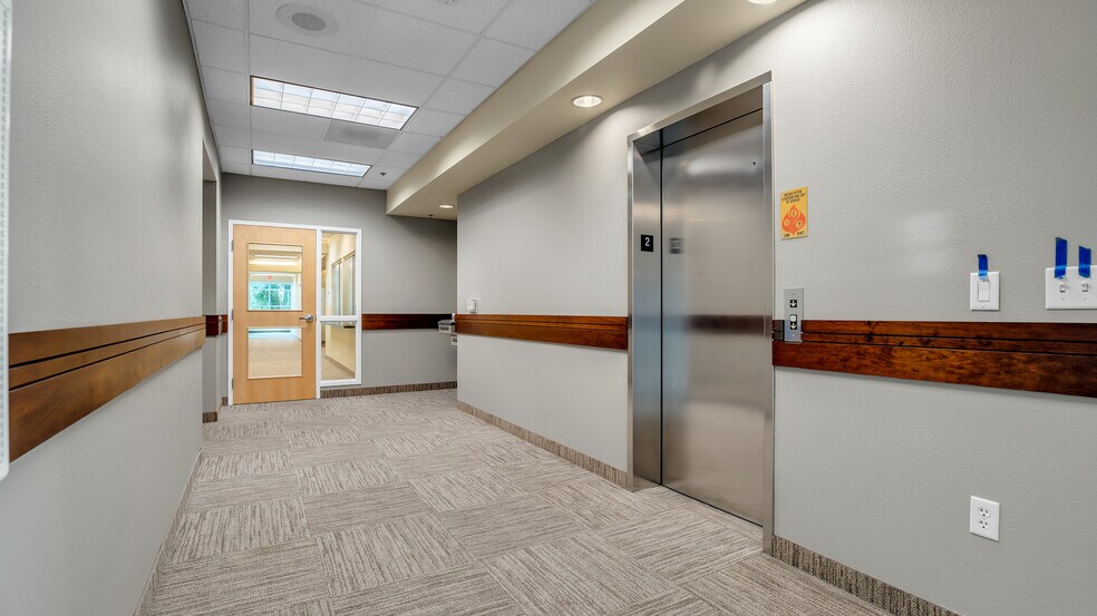 More Photos Of 693 Ray J. Glatt Cir, Woodburn Medical For Sale