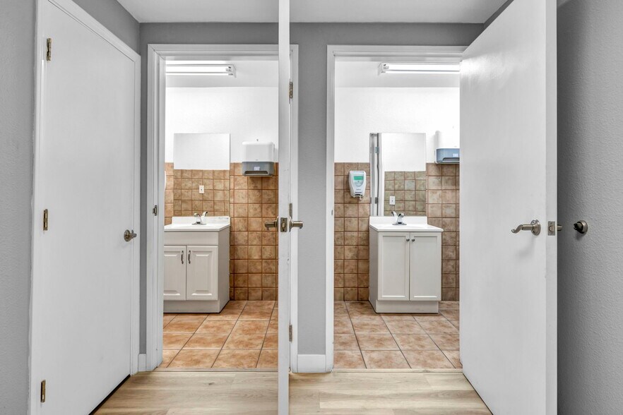More Photos Of 9275 S Jones Blvd, Las Vegas Industrial For Sale