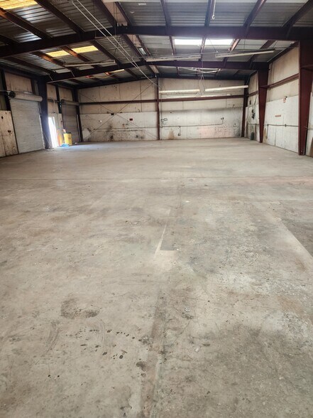 More Photos Of 6764 Avenue 304, Goshen Auto Repair For Lease