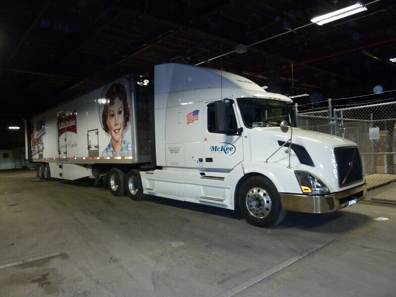 More Photos Of 529 Cozine St, Brooklyn Warehouse For Lease