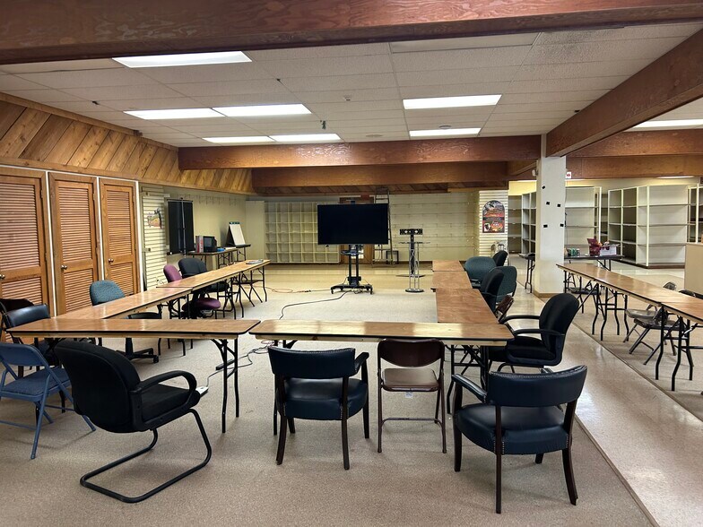 More Photos Of 749 Commerce St, Sinking Spring Storefront Retail Office For Lease