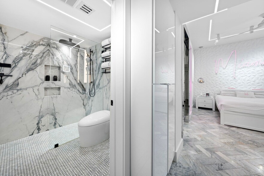 More Photos Of 124 11th St, Miami Beach Hotel For Sale