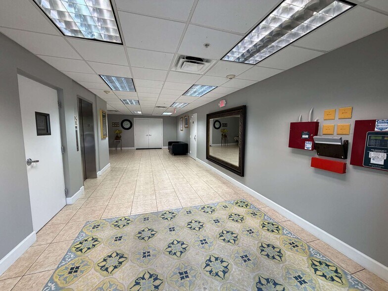 More Photos Of 1100 S Powerline Rd, Deerfield Beach Showroom For Sale