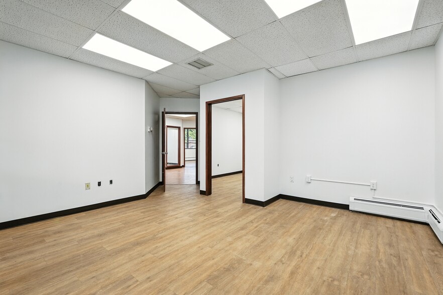 More Photos Of 117 Park Ave, West Springfield Office For Sale