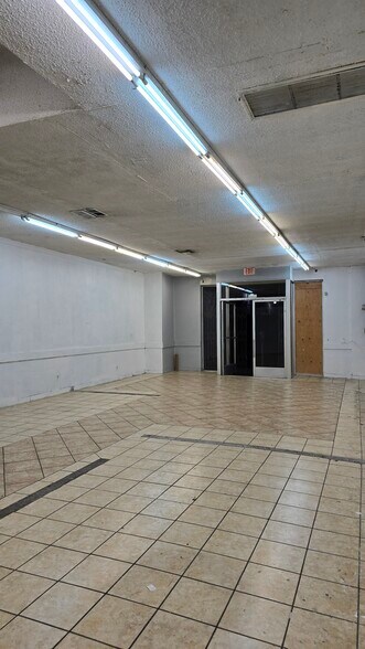 More Photos Of 14538-14540 Vanowen St, Van Nuys Storefront For Lease