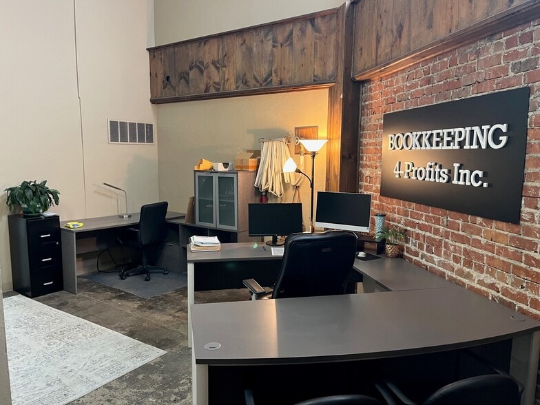 More Photos Of 200-202 W Main St, Turlock Storefront Retail Office For Lease