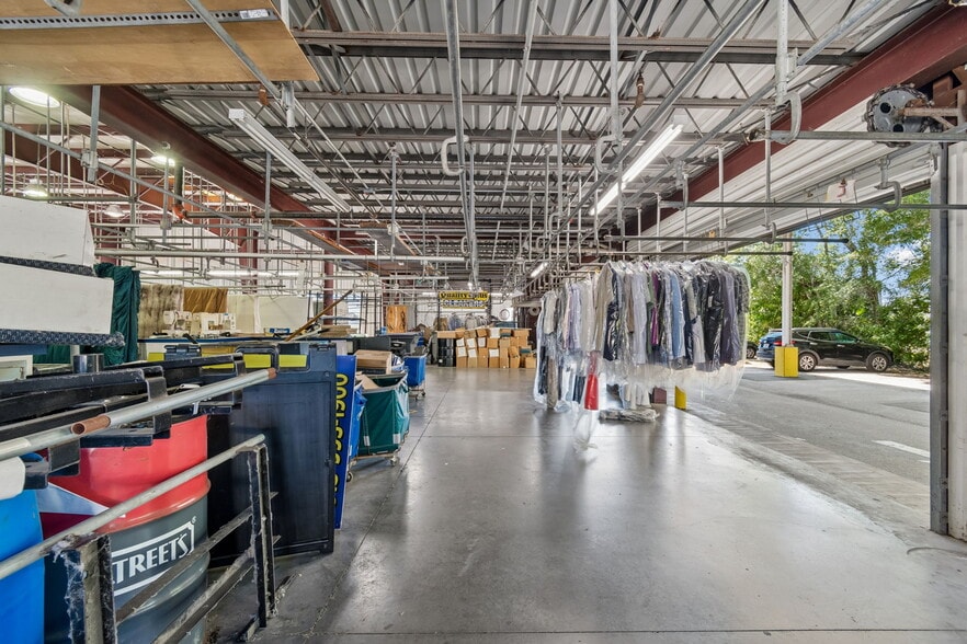 More Photos Of 9945 Race Track Rd, Tampa Industrial For Sale
