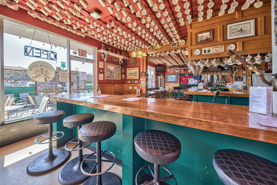 More Photos Of 223 Reindollar Ave, Marina Office For Lease