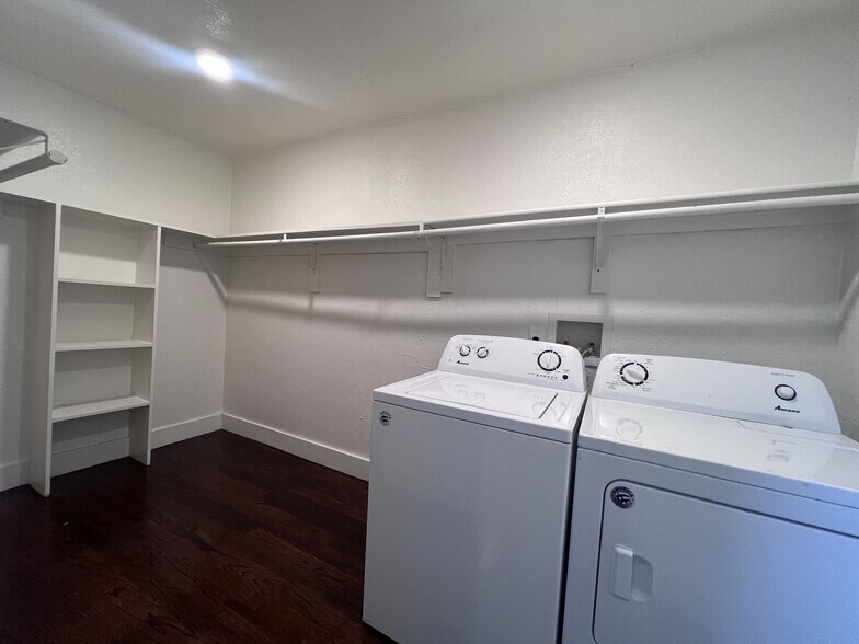 More Photos Of 2211 S Vernon Ave, Dallas Apartments For Sale