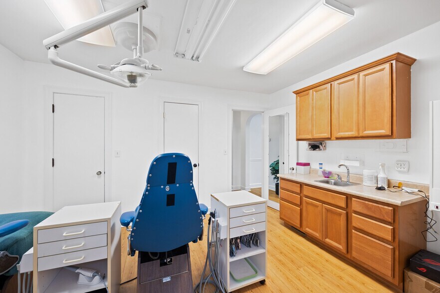 More Photos Of 4816 Greenwood Rd, Louisville Medical For Lease