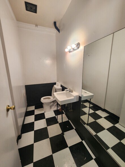 More Photos Of 953 S Raymond Ave, Pasadena Service For Lease