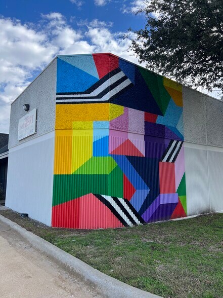 More Photos Of 3137 Irving Blvd, Dallas Unknown For Lease