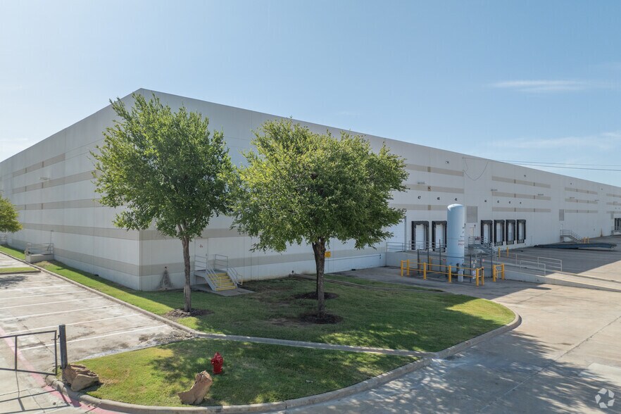 More Photos Of 3501 Sandshell Dr, Fort Worth Warehouse For Lease