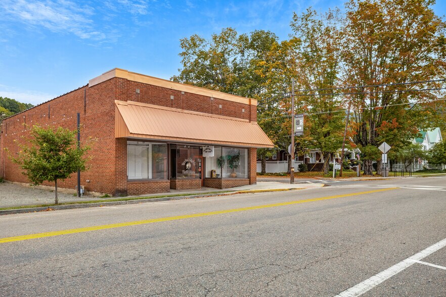 More Photos Of 101 W Laurel Ave, Damascus General Retail For Sale