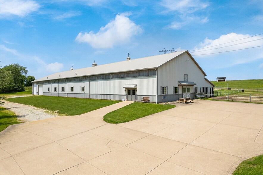 More Photos Of 5495 Meese Rd NE, Louisville Sports And Entertainment For Sale