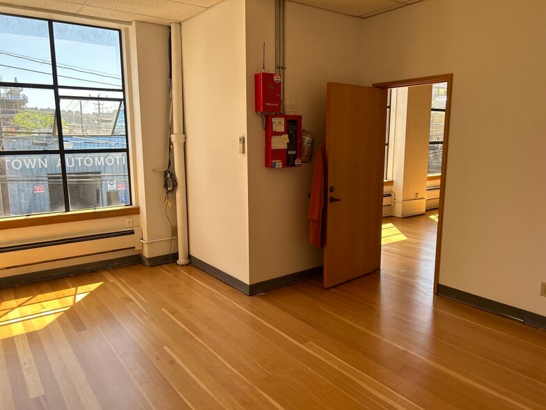 More Photos Of 701 6th Ave N, Seattle Storefront Retail Office For Lease