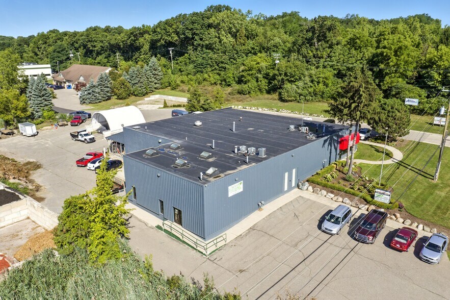 More Photos Of 4800 Joslyn Rd, Lake Orion Light Manufacturing For Sale