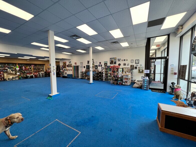 More Photos Of 42 Worcester St, Natick Freestanding For Lease