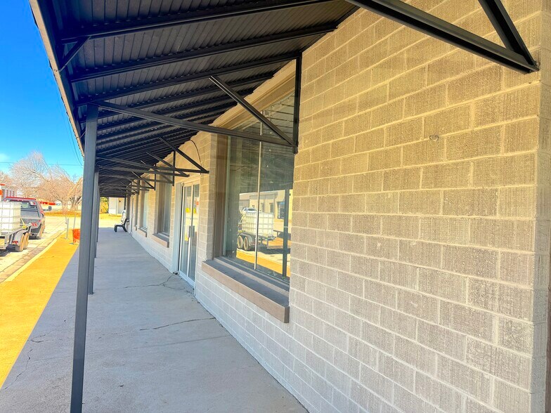 More Photos Of 128 N Church St, Jacksboro Storefront For Sale