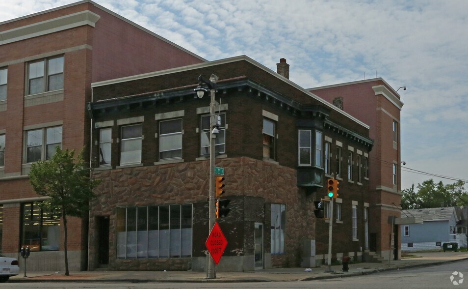 More Photos Of 635 W Historic W Mitchell St, Milwaukee Storefront Retail Residential For Sale