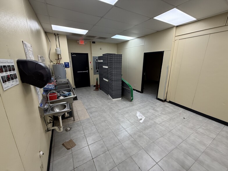 More Photos Of 209 S Cocoa Blvd, Cocoa Fast Food For Lease