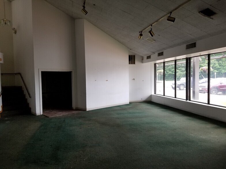 More Photos Of 574 Washington St, Easton Freestanding For Lease