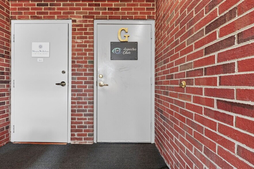 More Photos Of 10130-10134 Colvin Run Rd, Great Falls Medical For Lease