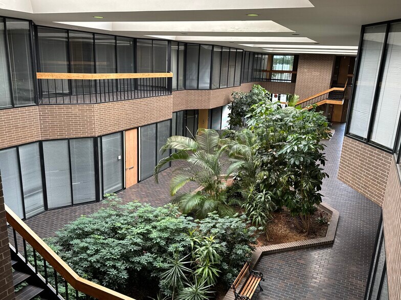 More Photos Of 1880 S Dairy Ashford Rd, Houston Office Residential For Lease