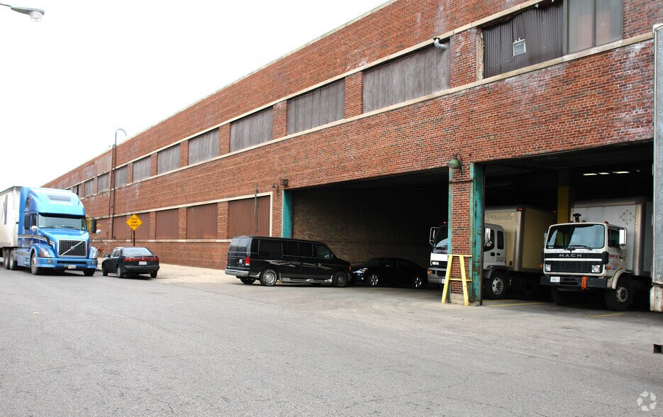 More Photos Of 1901-1949 N Springfield Ave, Chicago Warehouse For Lease