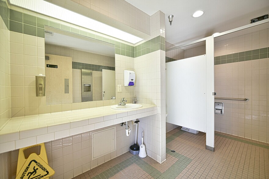 More Photos Of 1744 Forrest Way, Carson City Manufacturing For Sale