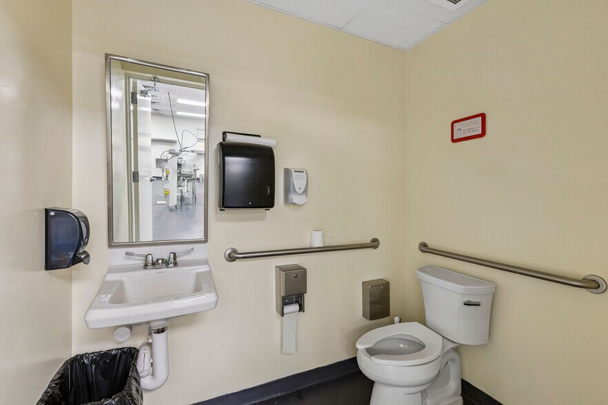 More Photos Of 102 N Rogers St, Aberdeen Restaurant For Sale