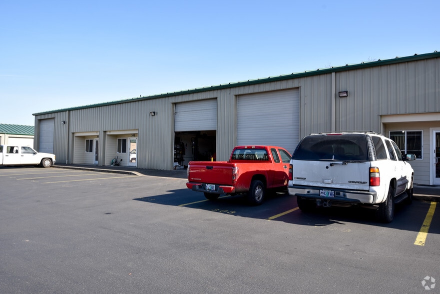 More Photos Of 35900 Industrial Way, Sandy Flex For Lease