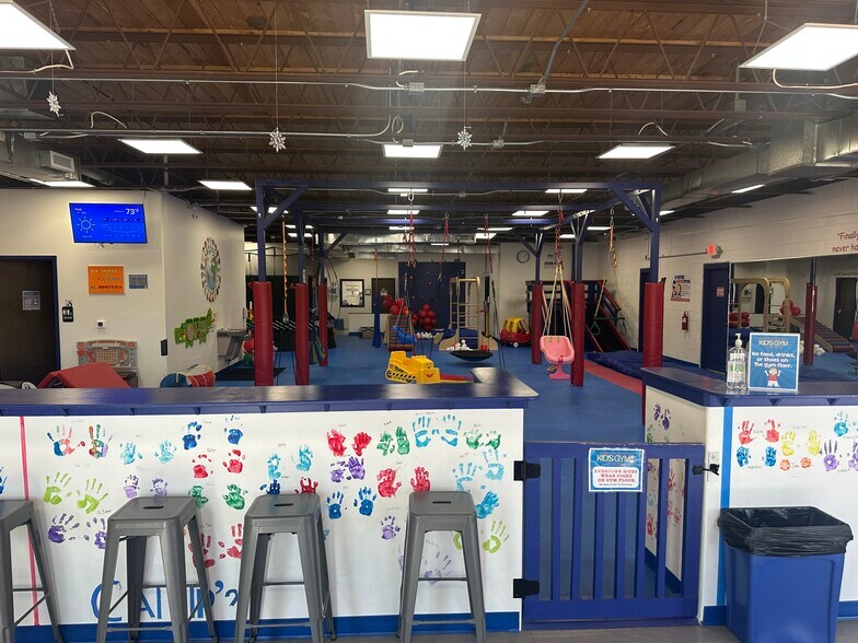 More Photos Of 305 Pineview Dr, Kernersville Office For Sale