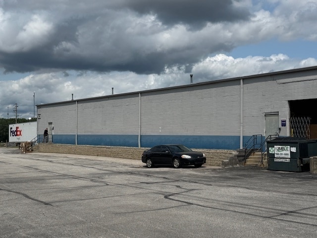 More Photos Of 557 E Tallmadge Ave, Akron Warehouse For Lease